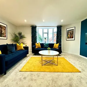 Chic 3br - Near & Shops! Apartment