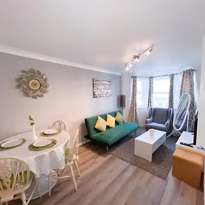 Mada 12 Min Walk To The Apartment